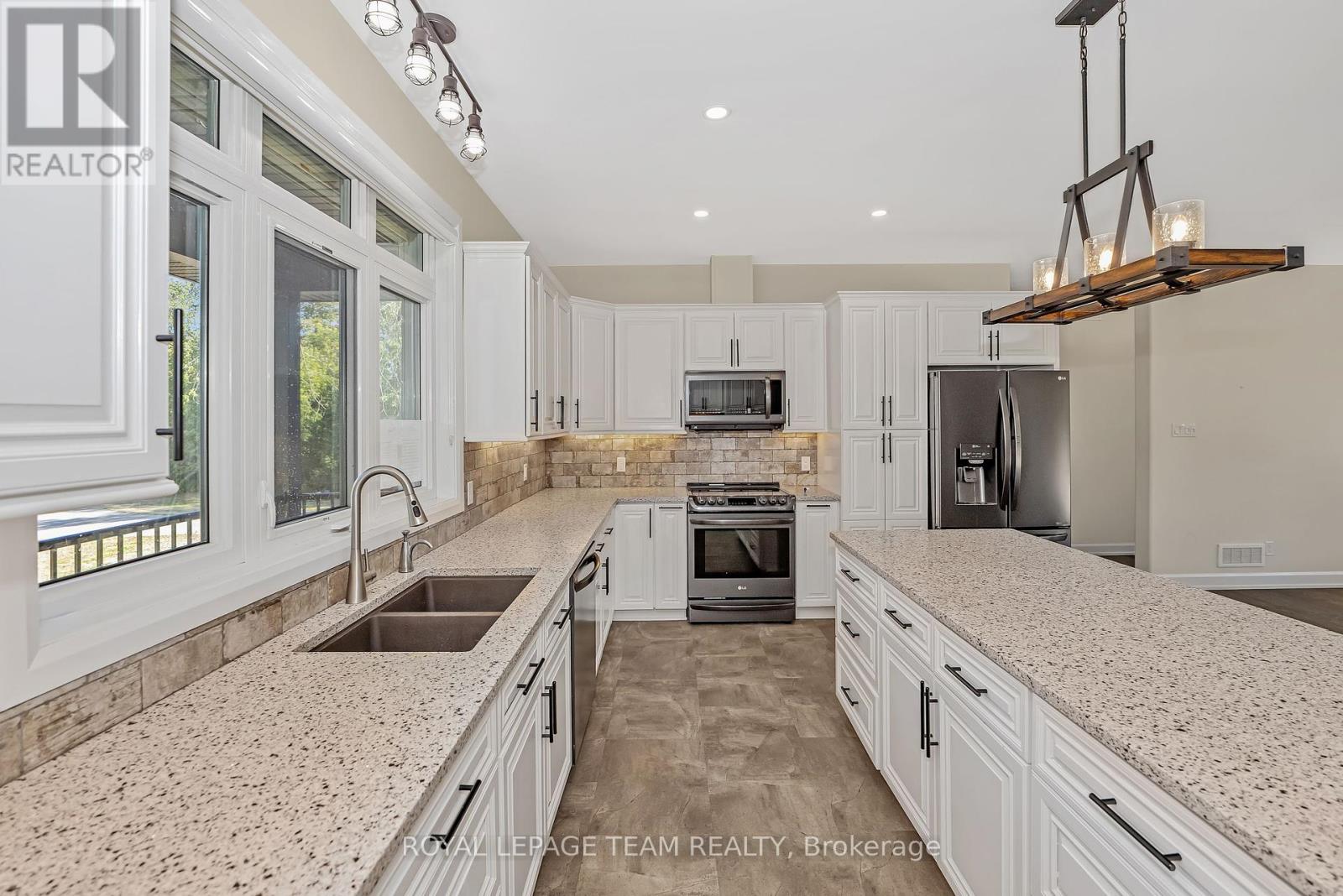Photo 17 of 2500 Kearns Way, Ottawa ON