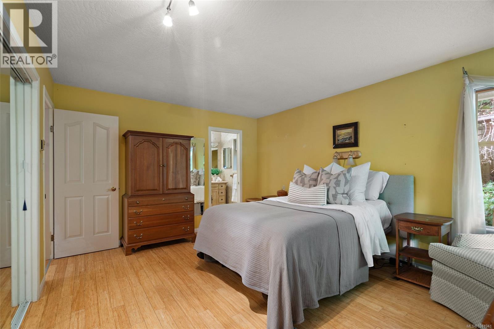 10915 Prentice Pl, North Saanich