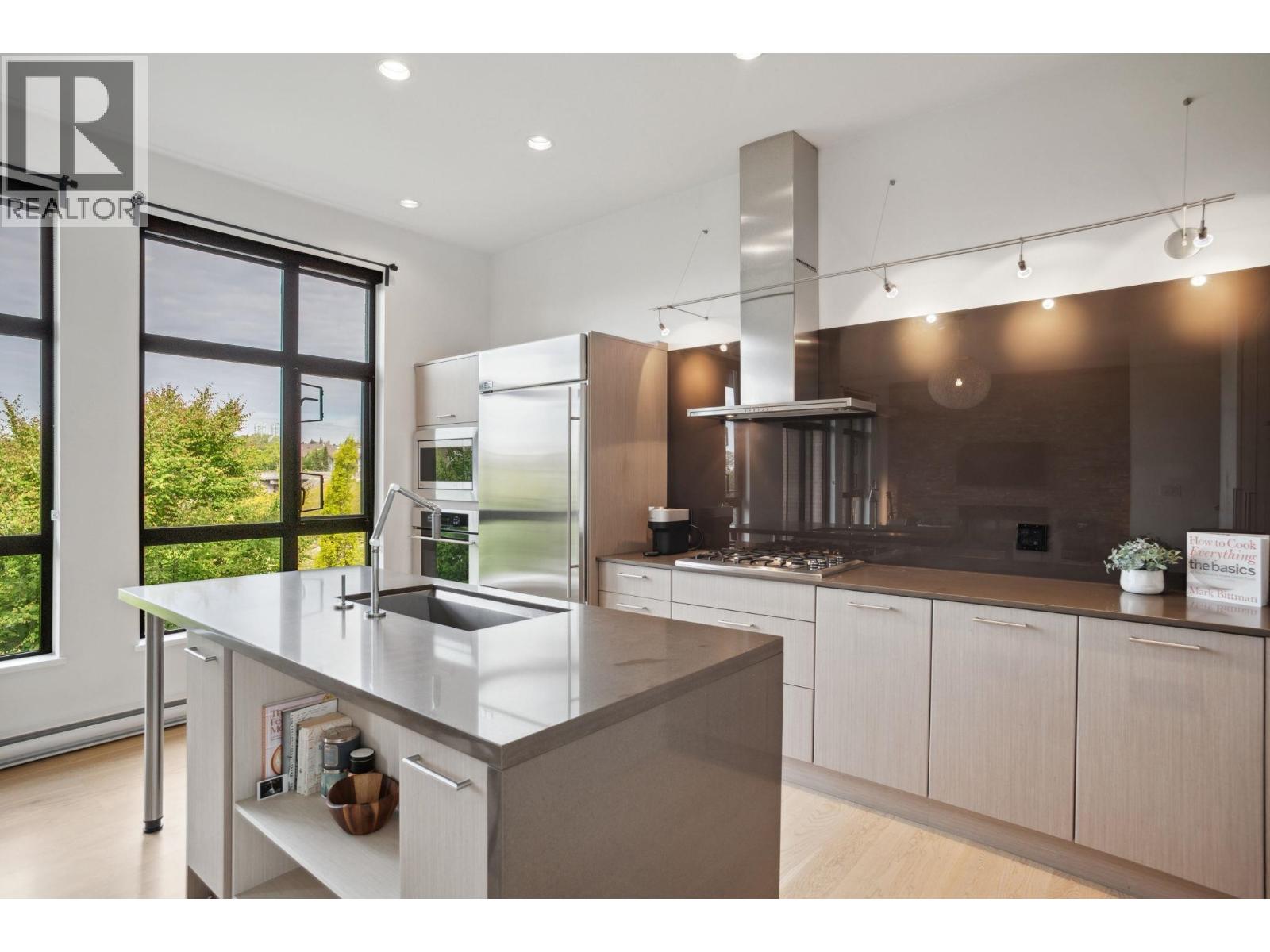 Photo 9 of 302 220 Salter Street, New Westminster BC