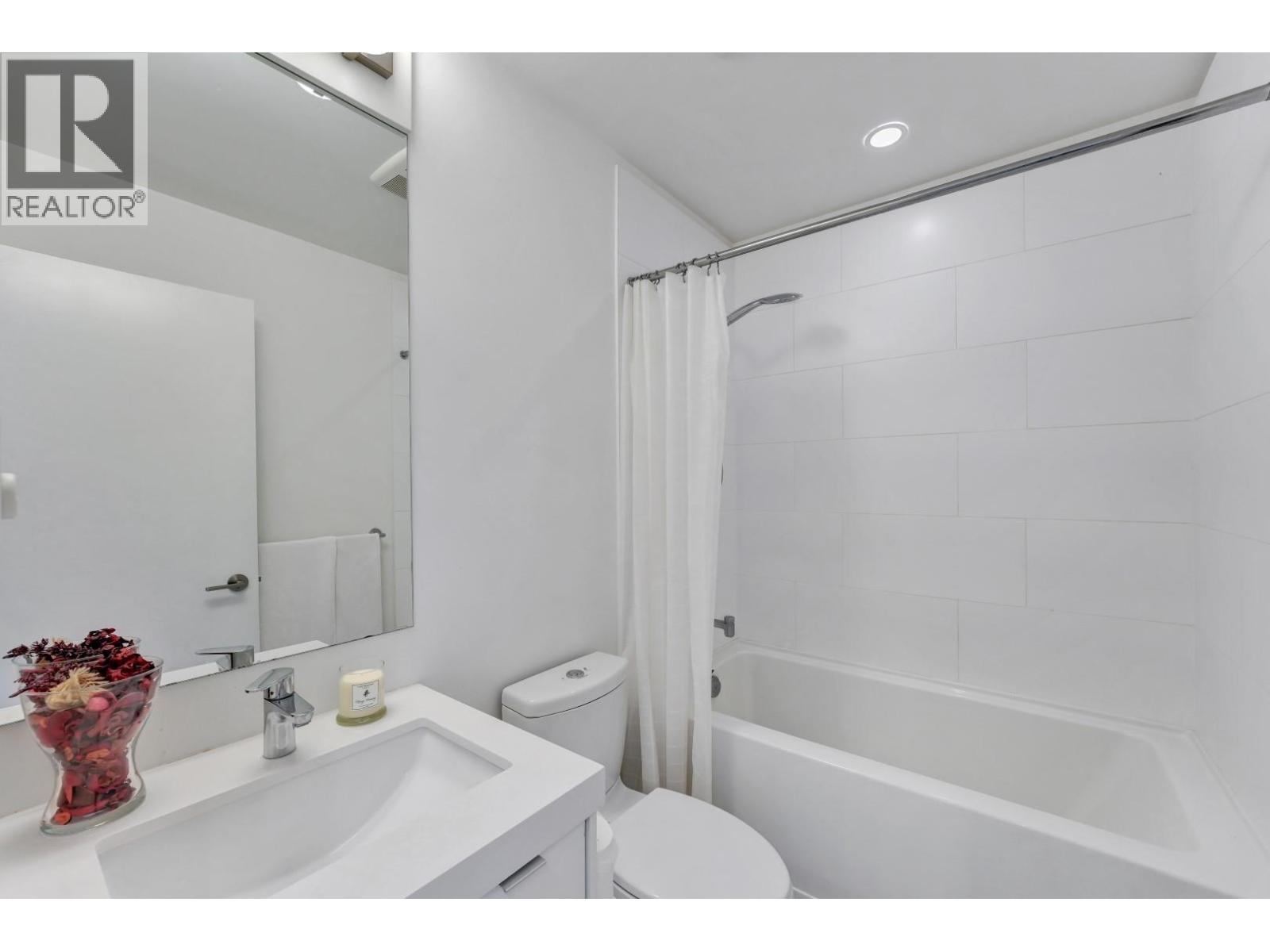 Photo 4 of 25 2358 Ranger Lane, Port Coquitlam BC