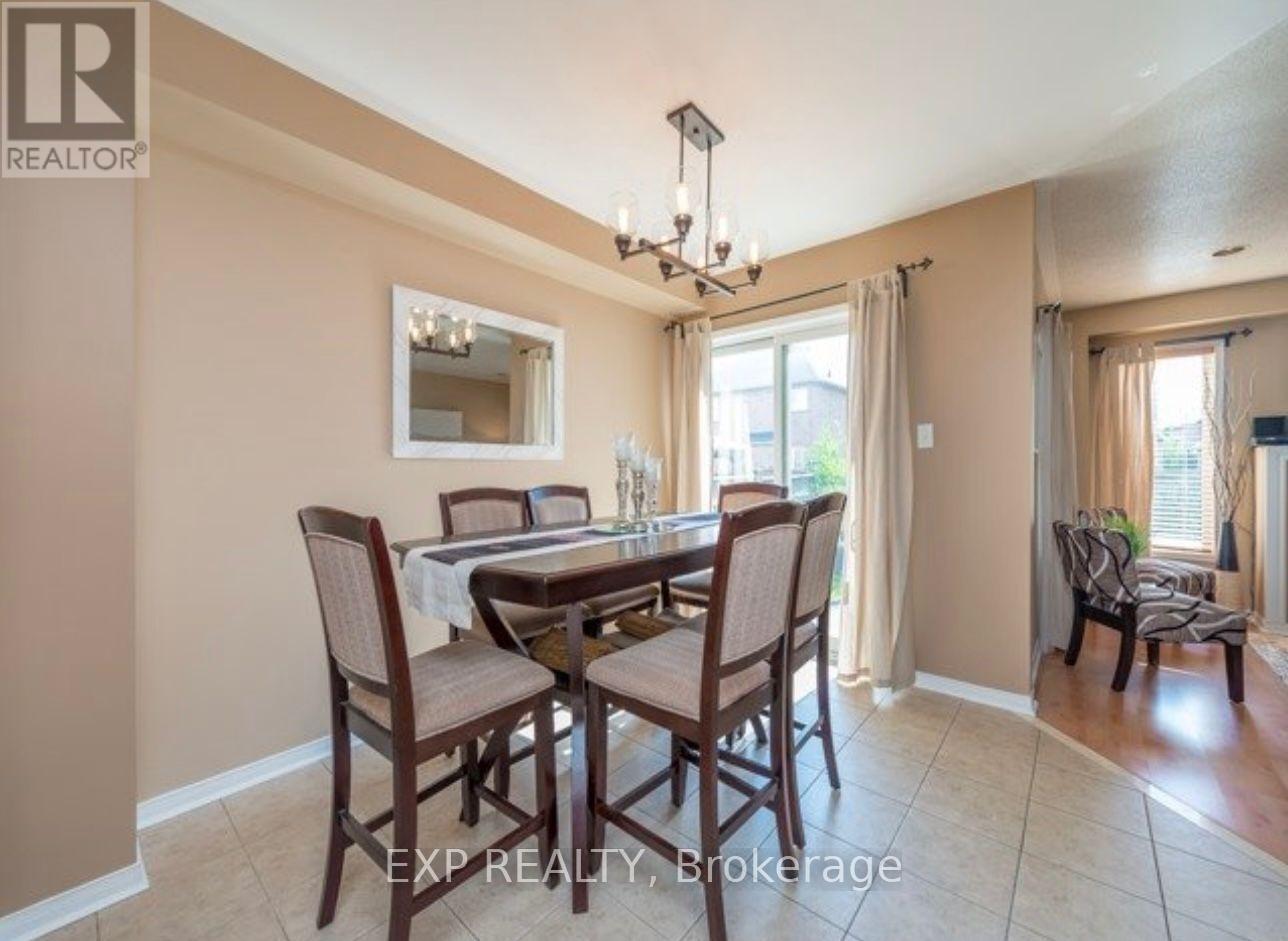 Photo 2 of Upper 30 Deerwood Crescent, Richmond Hill ON