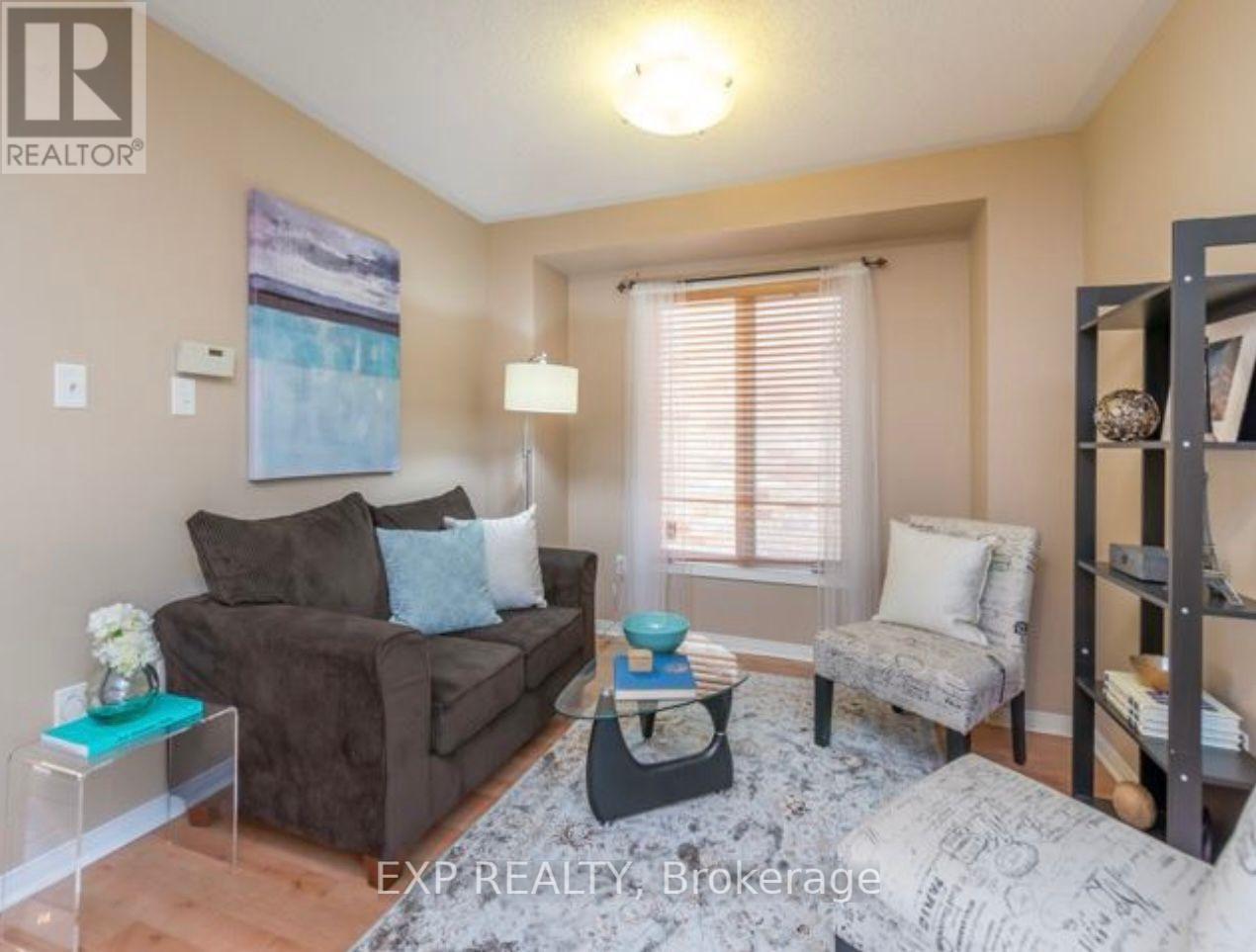 Photo 3 of Upper 30 Deerwood Crescent, Richmond Hill ON