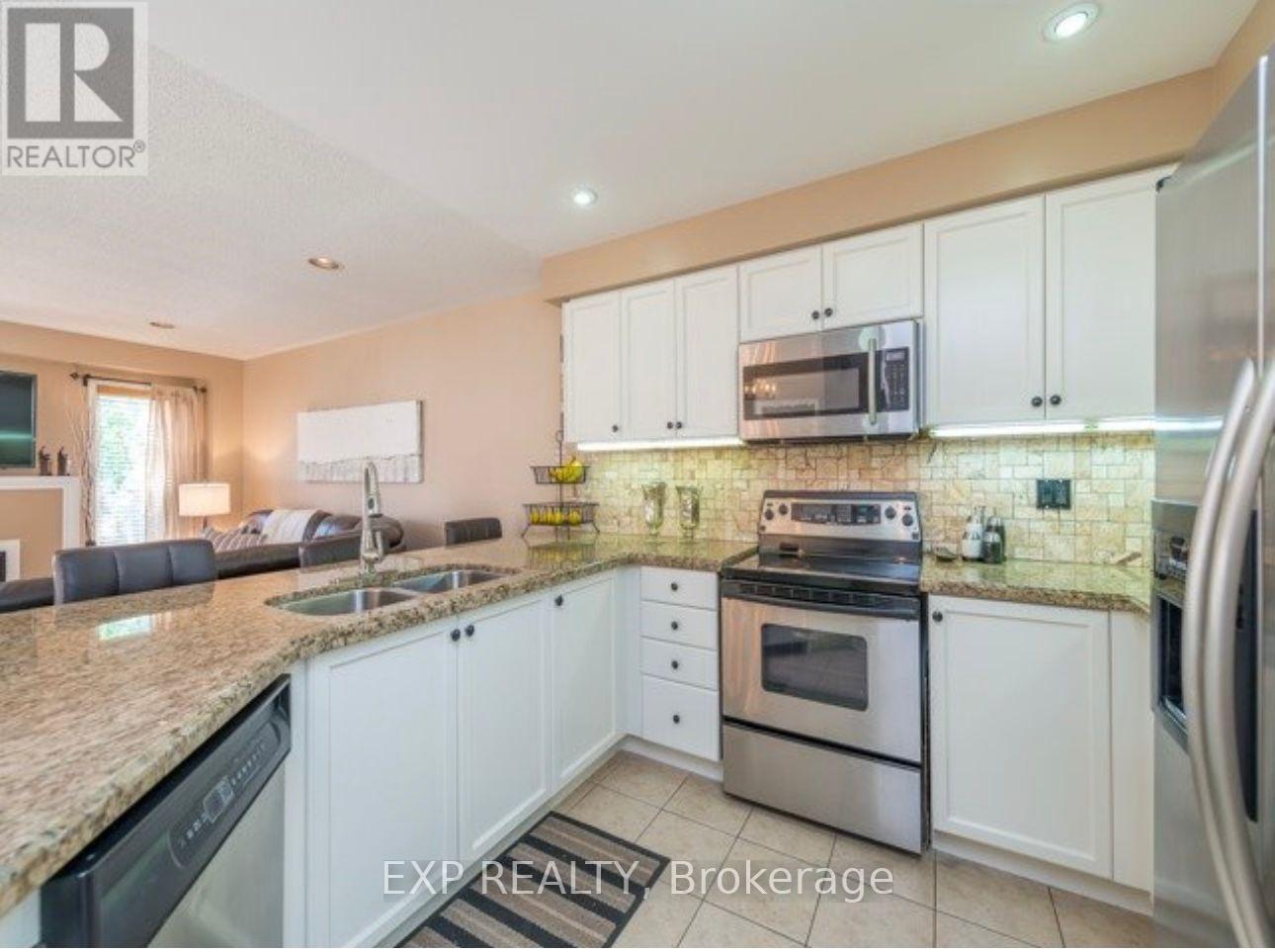 Photo 5 of Upper 30 Deerwood Crescent, Richmond Hill ON