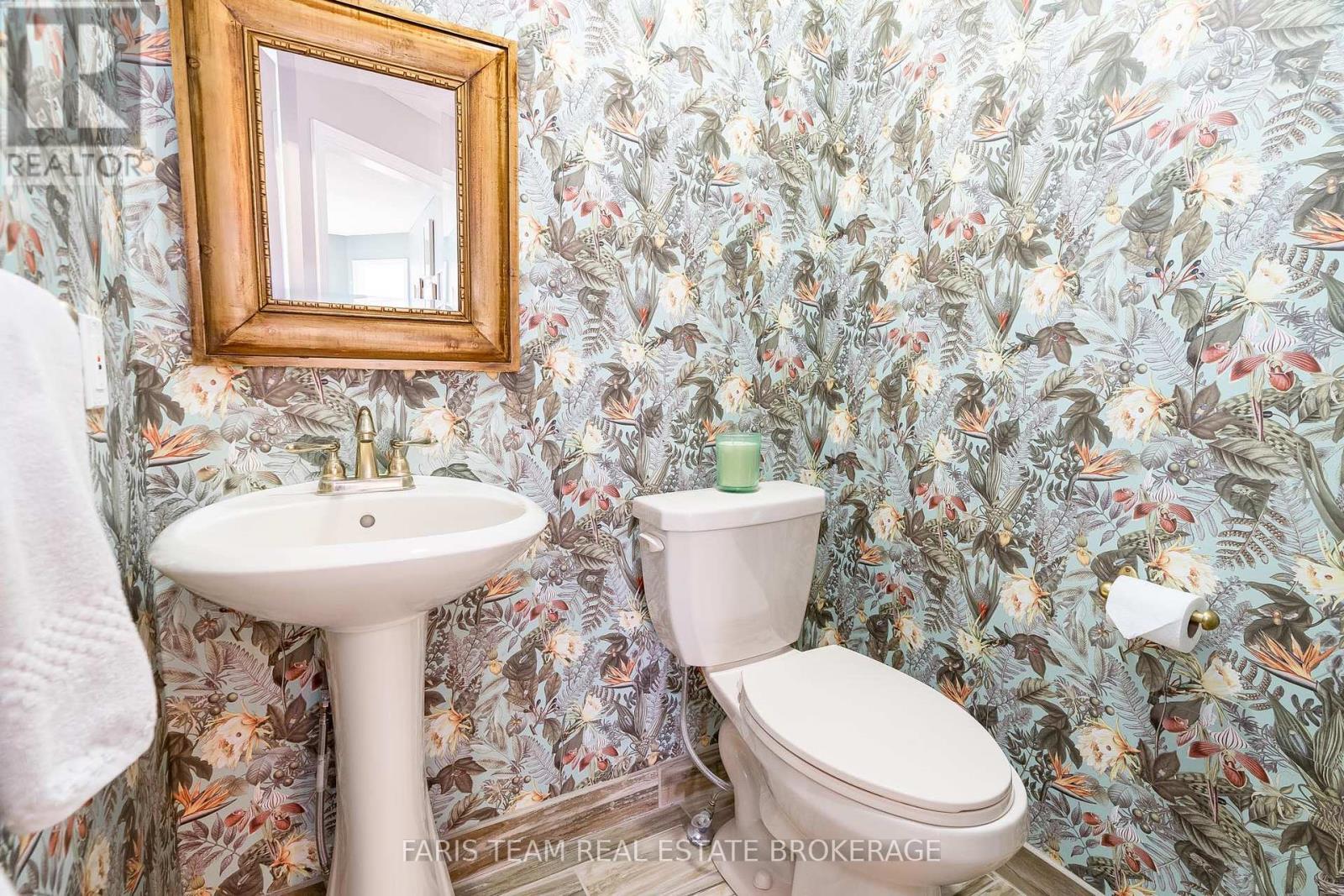 Photo 14 of 43 Dunnett Drive, Barrie ON