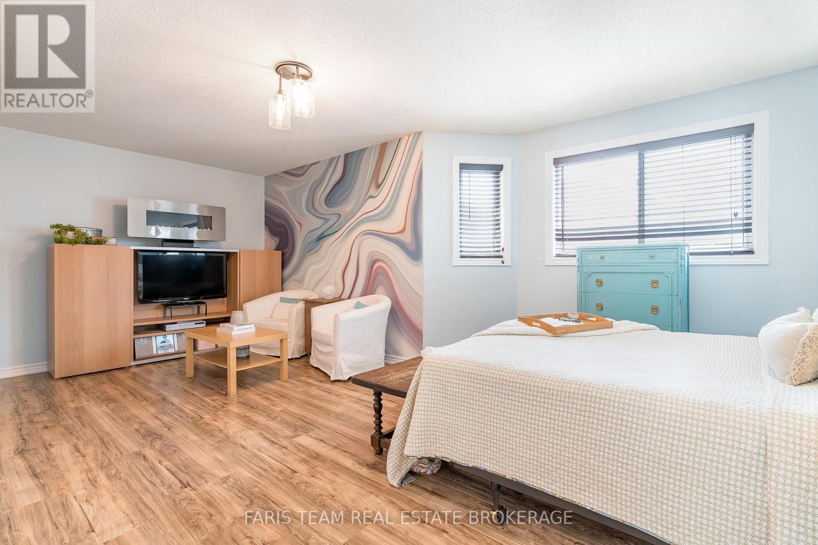 Photo 17 of 43 Dunnett Drive, Barrie ON