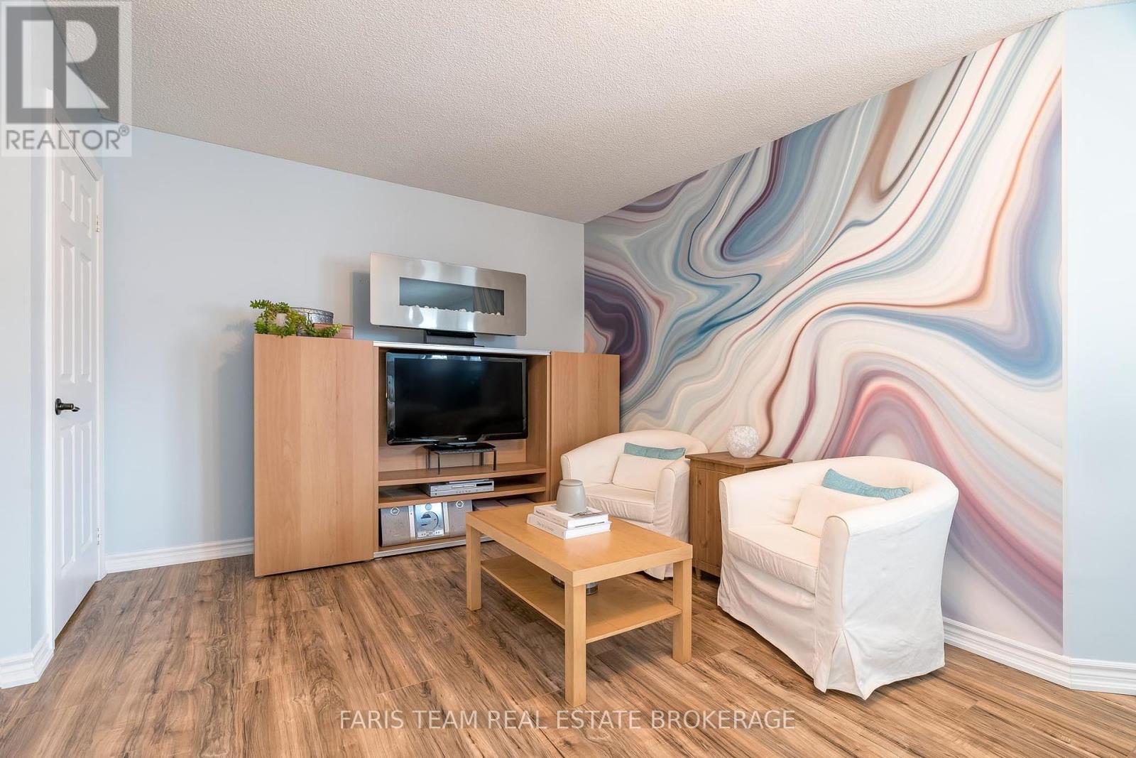 Photo 18 of 43 Dunnett Drive, Barrie ON