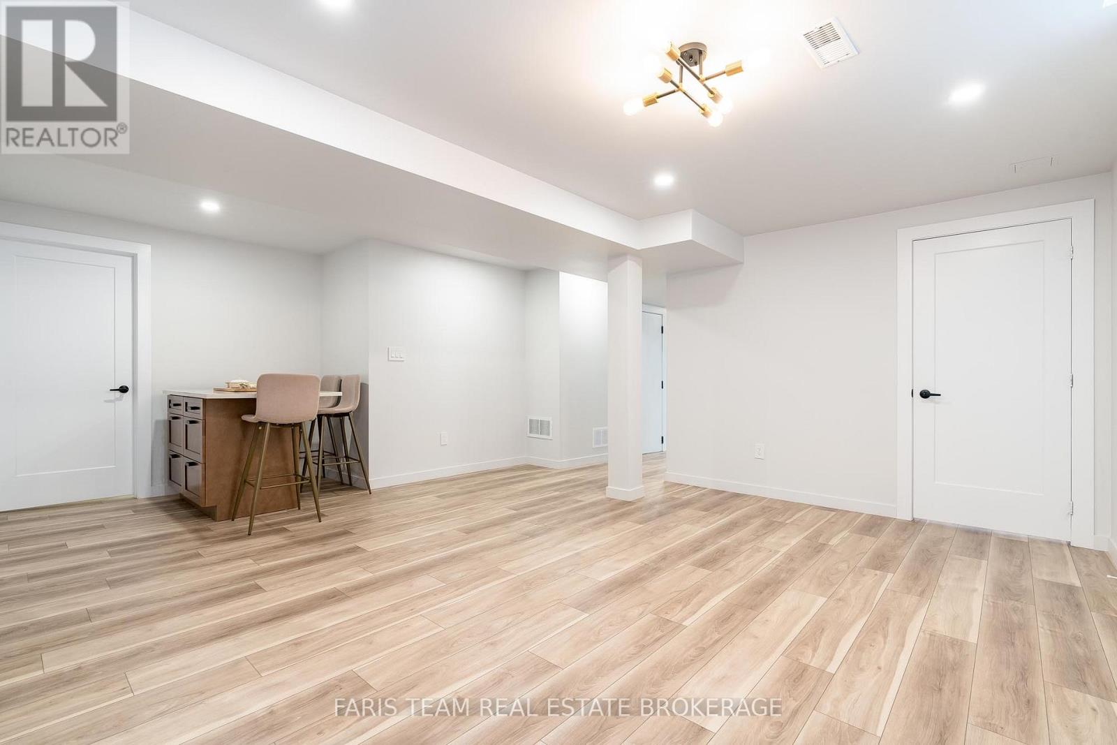 Photo 27 of 43 Dunnett Drive, Barrie ON