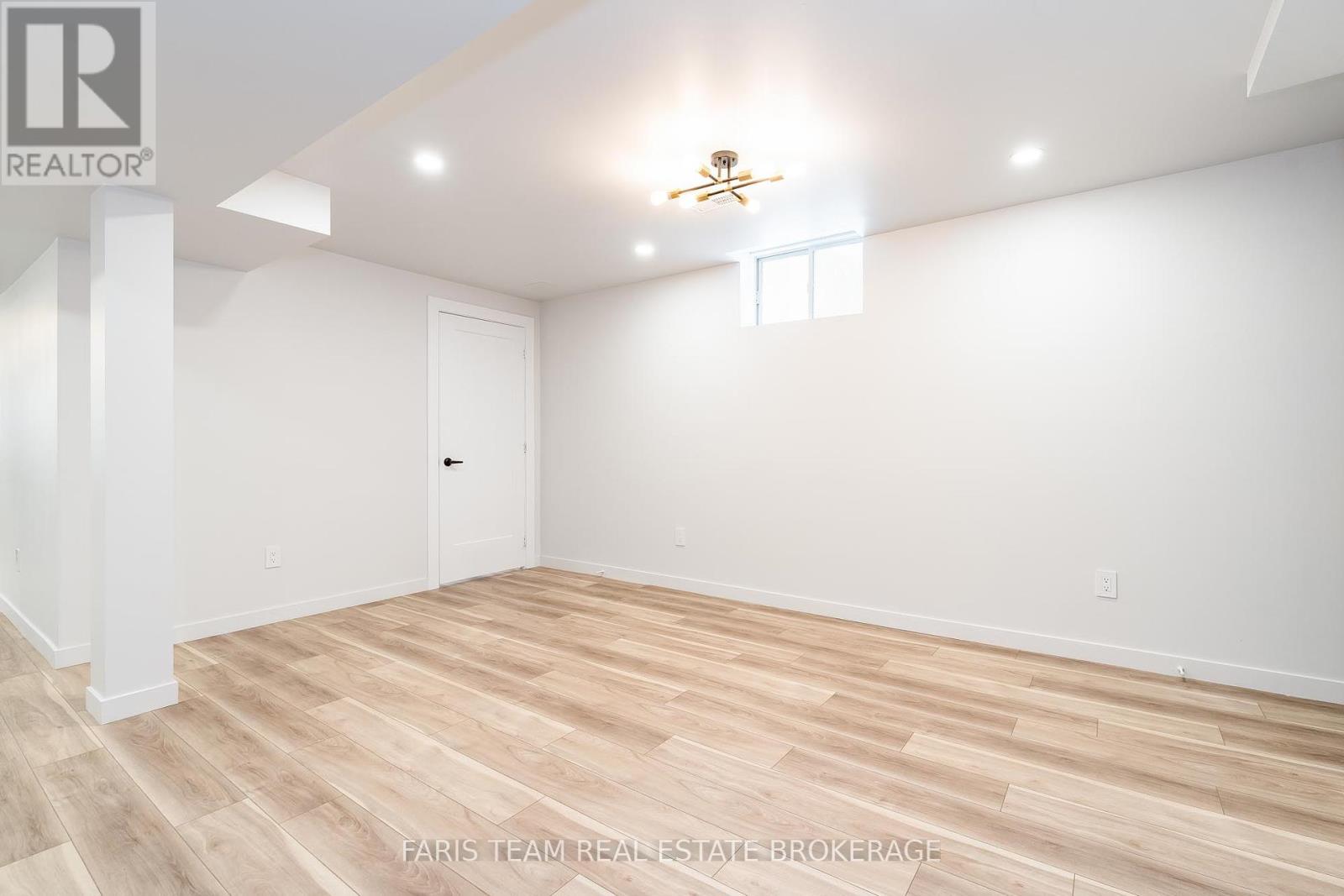 Photo 29 of 43 Dunnett Drive, Barrie ON