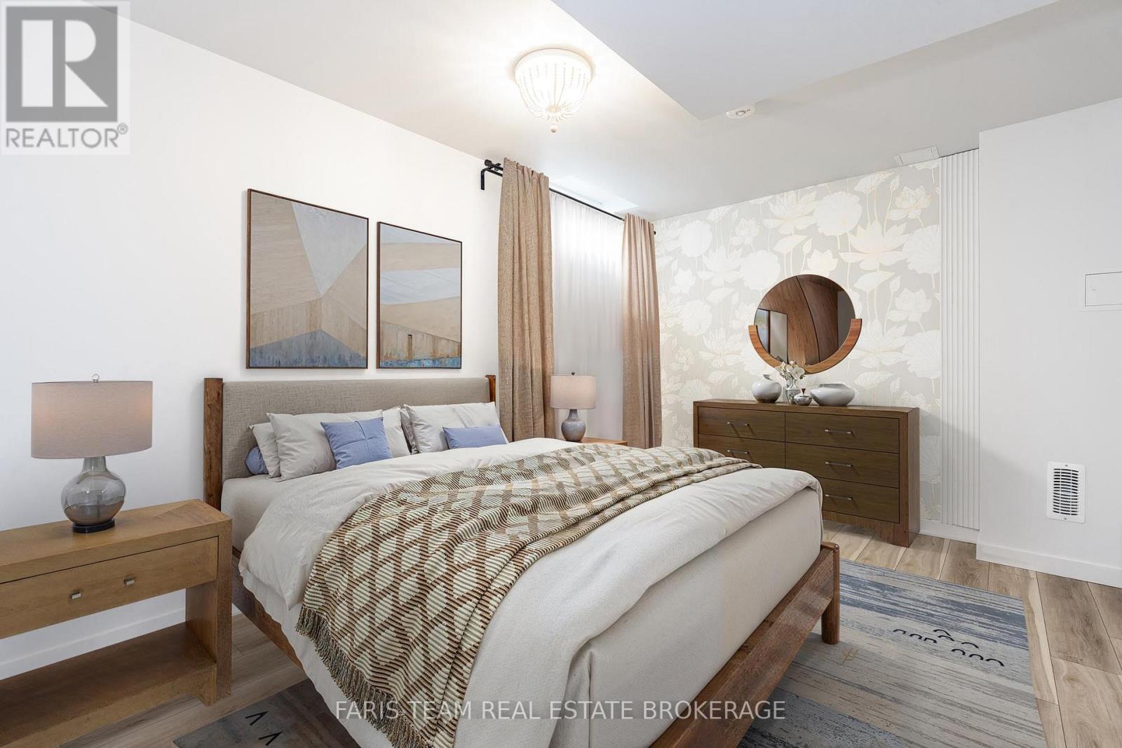 Photo 33 of 43 Dunnett Drive, Barrie ON