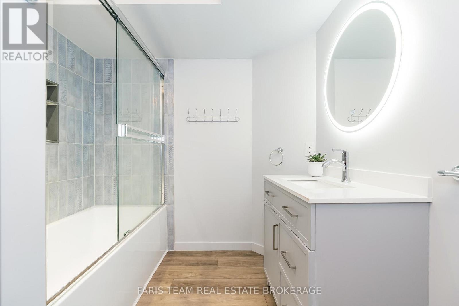 Photo 35 of 43 Dunnett Drive, Barrie ON