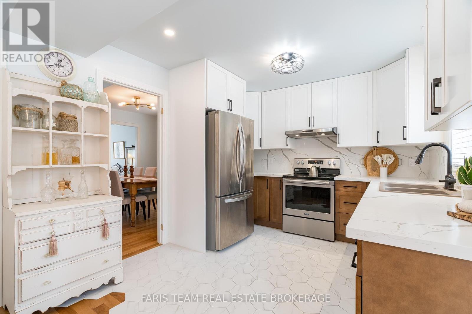 Photo 4 of 43 Dunnett Drive, Barrie ON