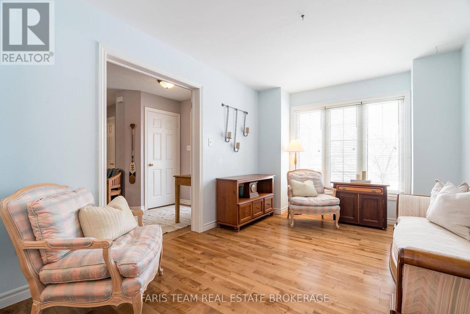 Photo 9 of 43 Dunnett Drive, Barrie ON