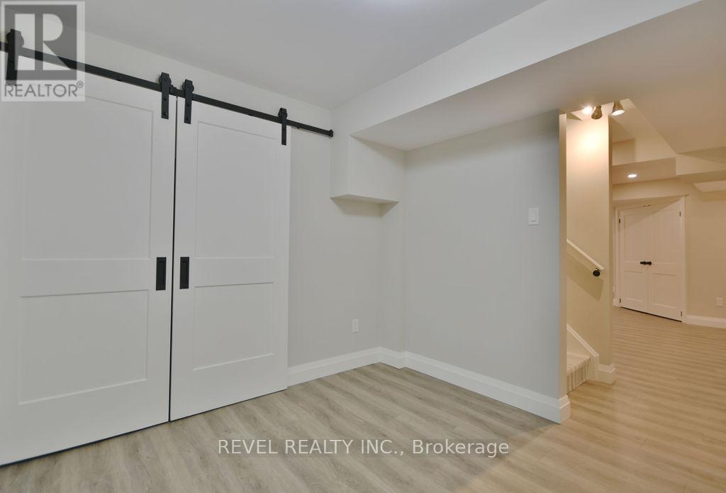 Photo 33 of 166 Succession Crescent, Barrie ON