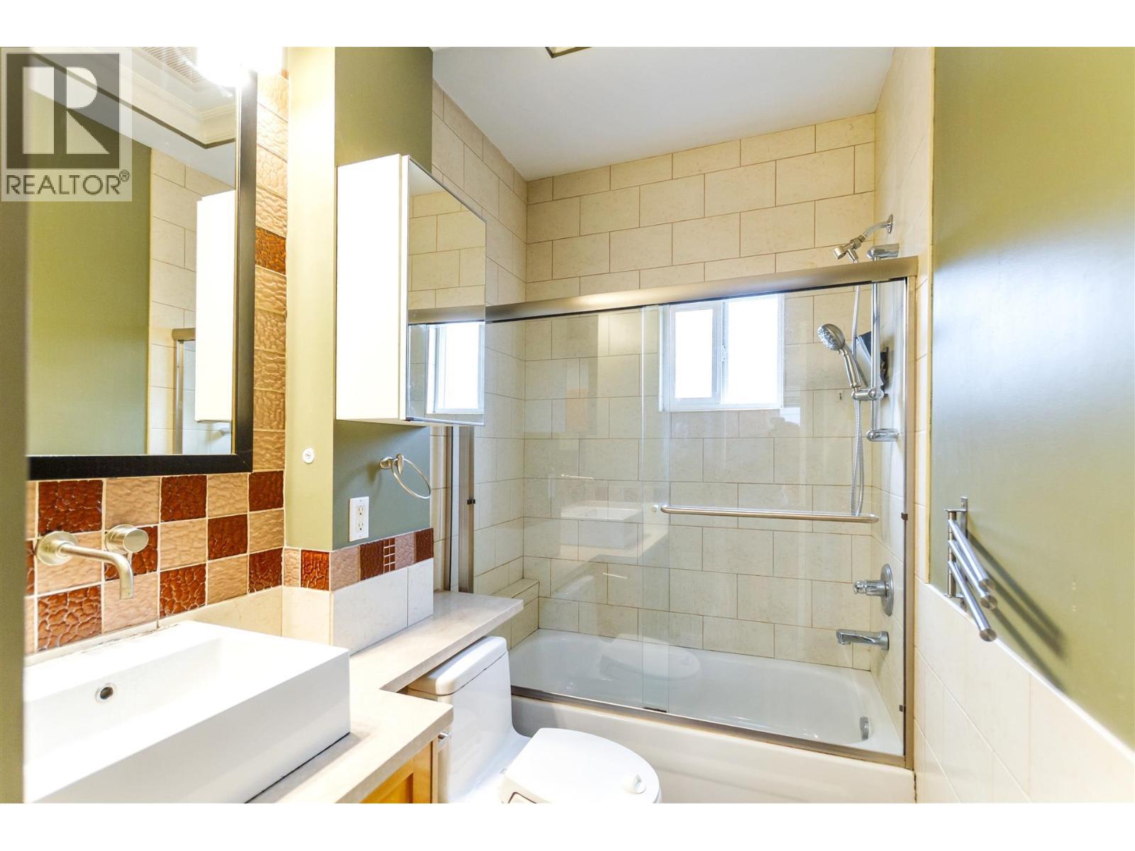 Photo 11 of 3423 E 27th Avenue, Vancouver BC