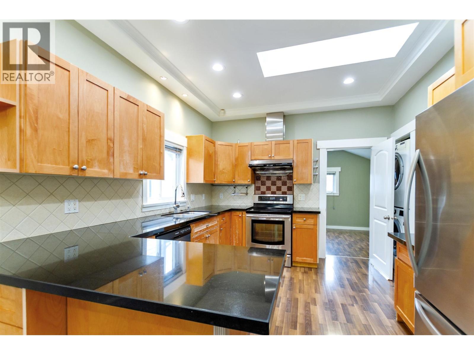 Photo 13 of 3423 E 27th Avenue, Vancouver BC