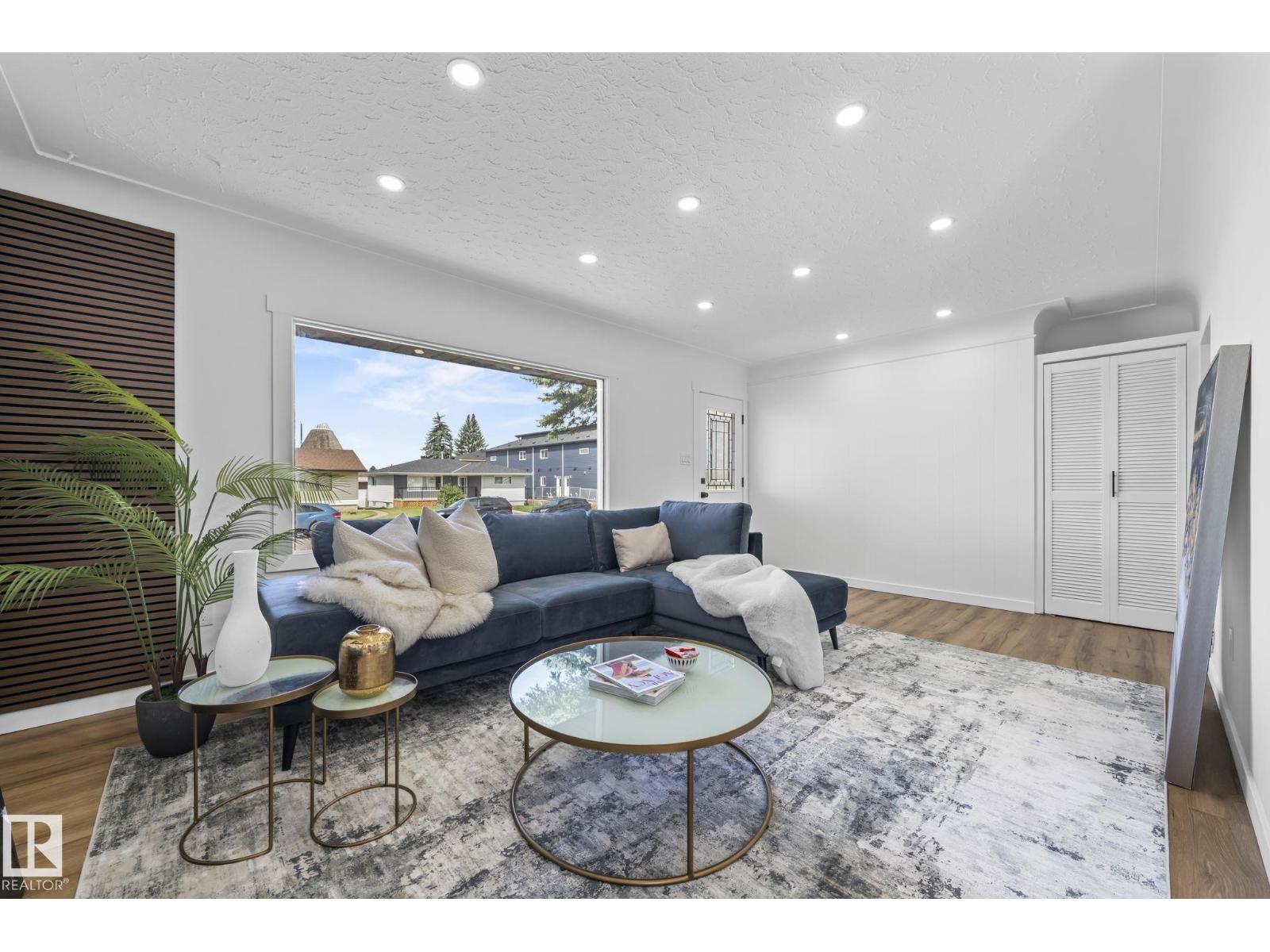 Photo 5 of 13123 85 St Nw, Edmonton AB