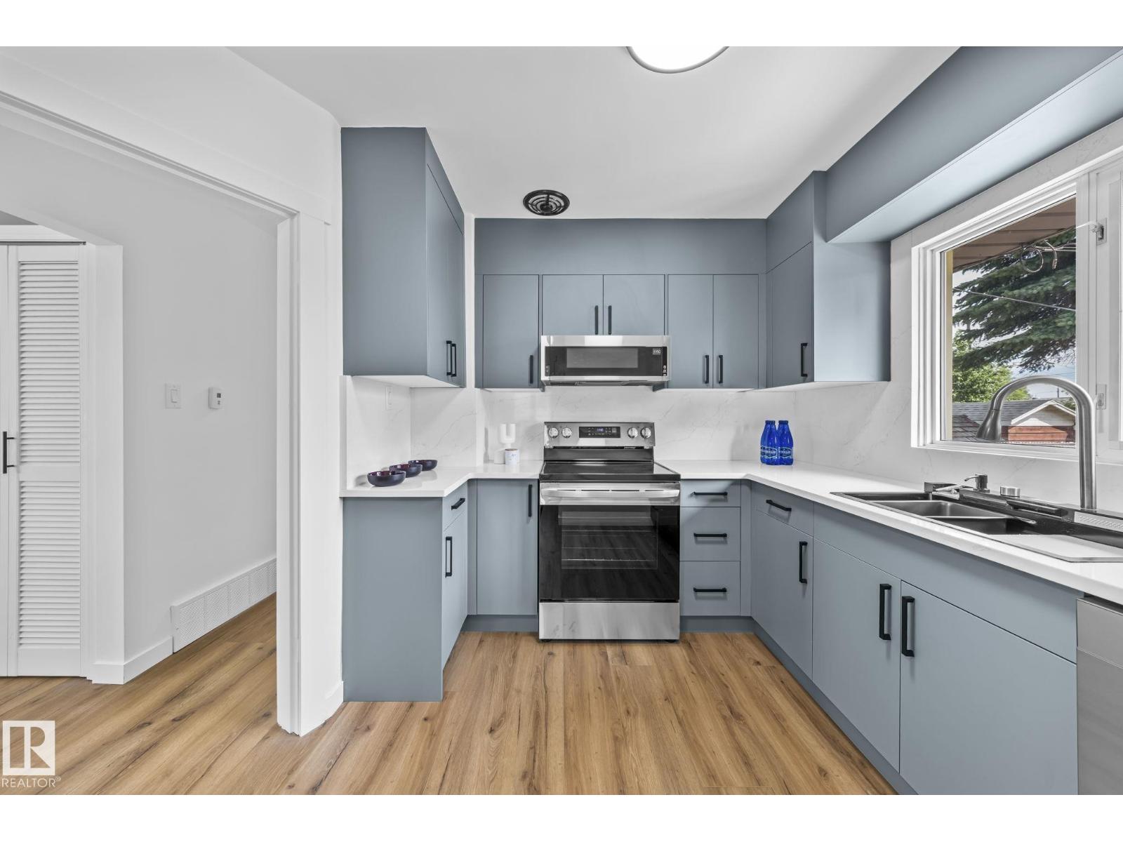 Photo 10 of 13123 85 St Nw, Edmonton AB
