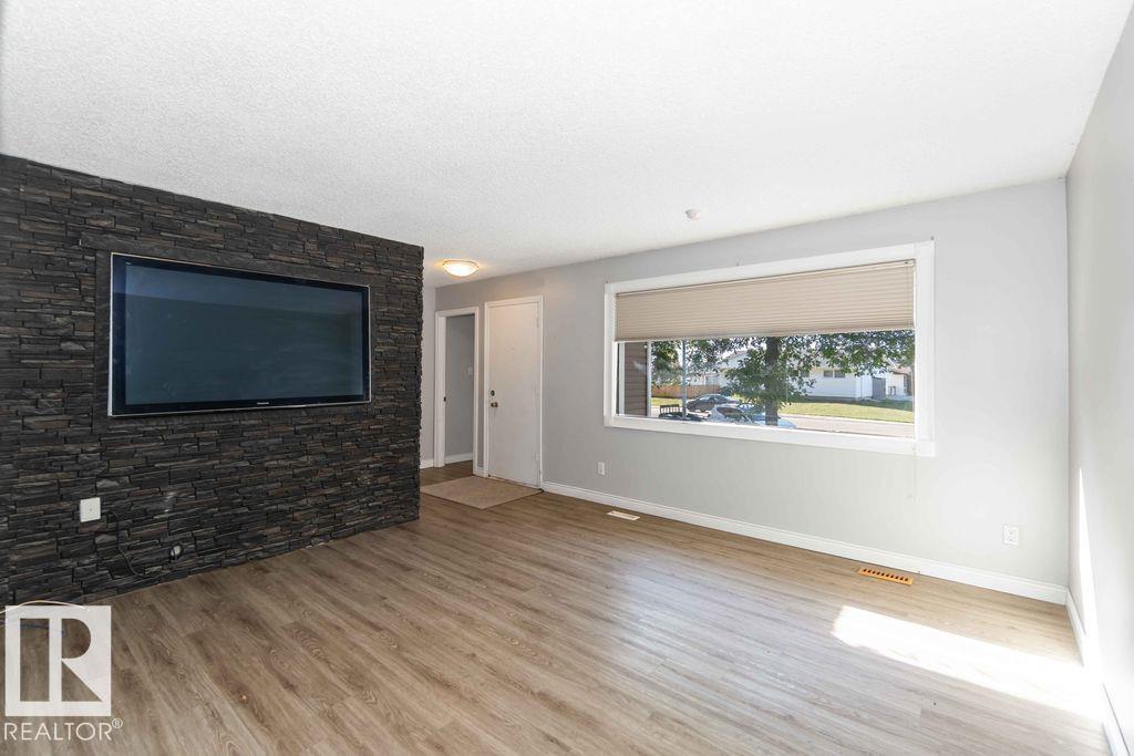 Photo 1 of 6420 146 Av Nw Nw, Edmonton AB