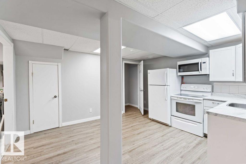 Photo 8 of 6420 146 Av Nw Nw, Edmonton AB