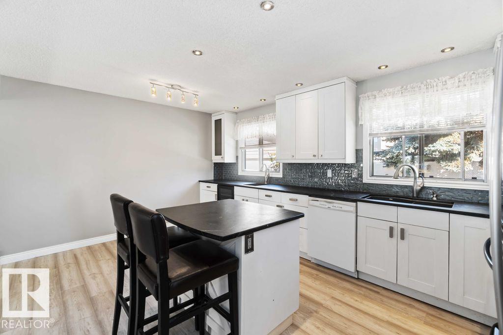 Photo 23 of 6420 146 Av Nw Nw, Edmonton AB
