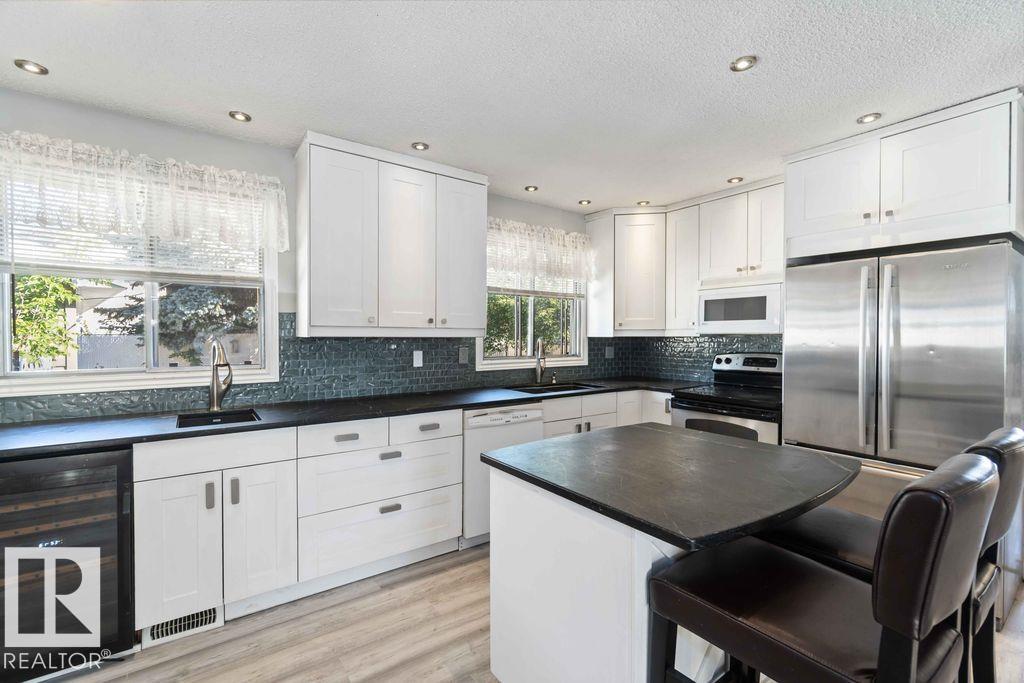 Photo 25 of 6420 146 Av Nw Nw, Edmonton AB