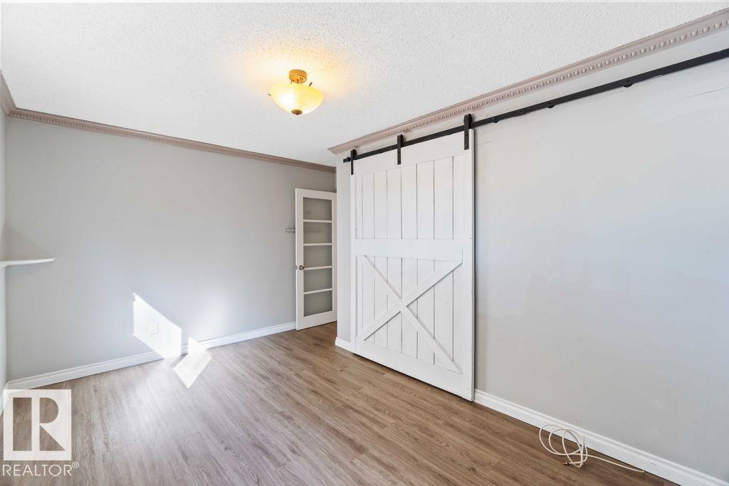 Photo 10 of 6420 146 Av Nw Nw, Edmonton AB