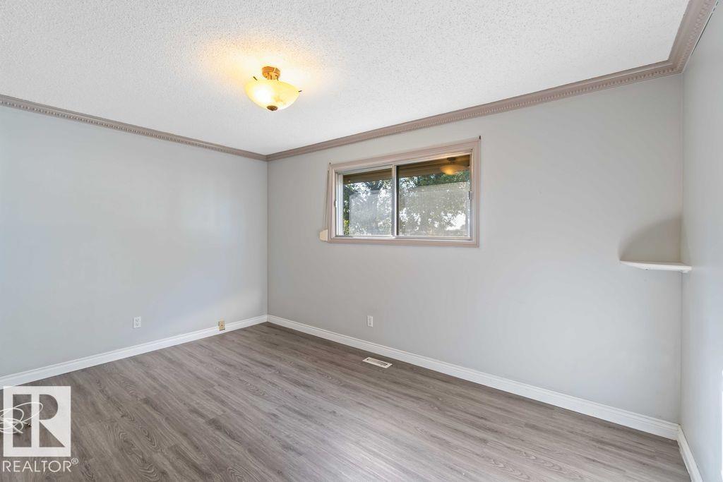 Photo 5 of 6420 146 Av Nw Nw, Edmonton AB