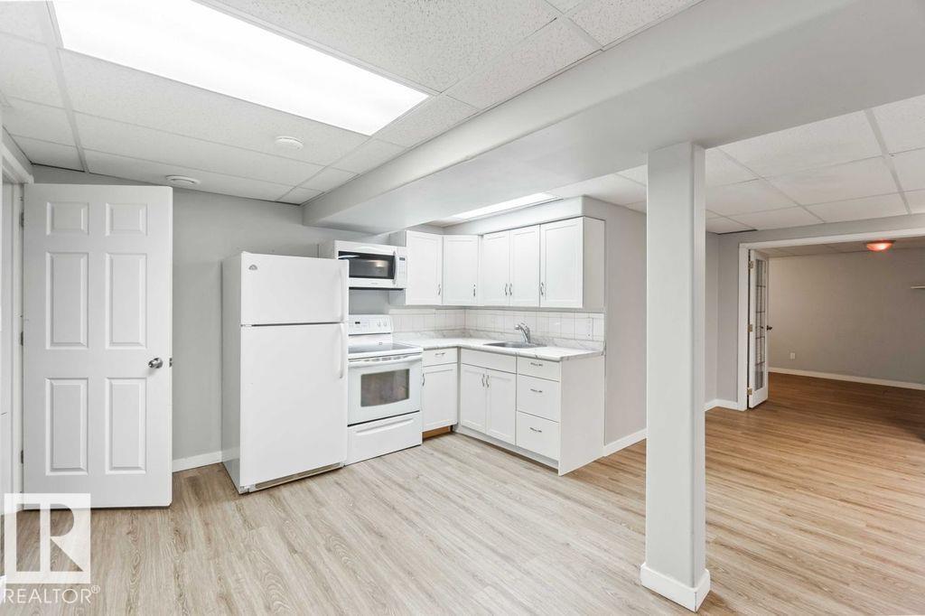 Photo 36 of 6420 146 Av Nw Nw, Edmonton AB