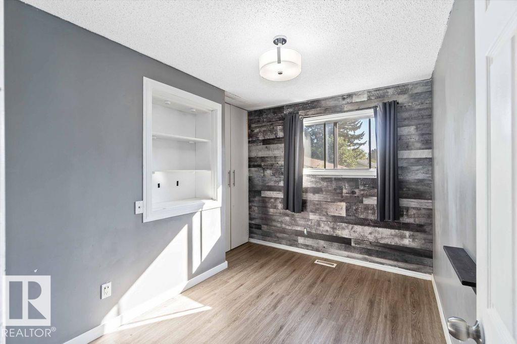 Photo 13 of 6420 146 Av Nw Nw, Edmonton AB