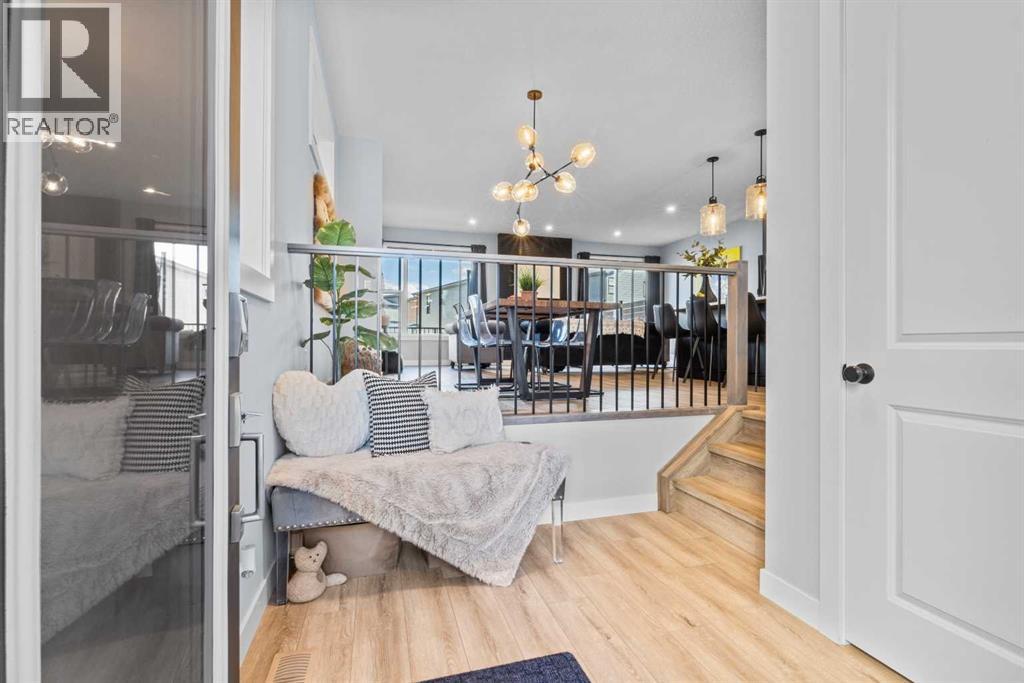 Photo 2 of 20 Rowley Rise Nw, Calgary AB