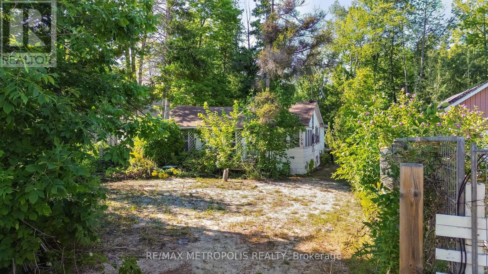 Photo 5 of 3126 Mosley Street, Wasaga Beach ON