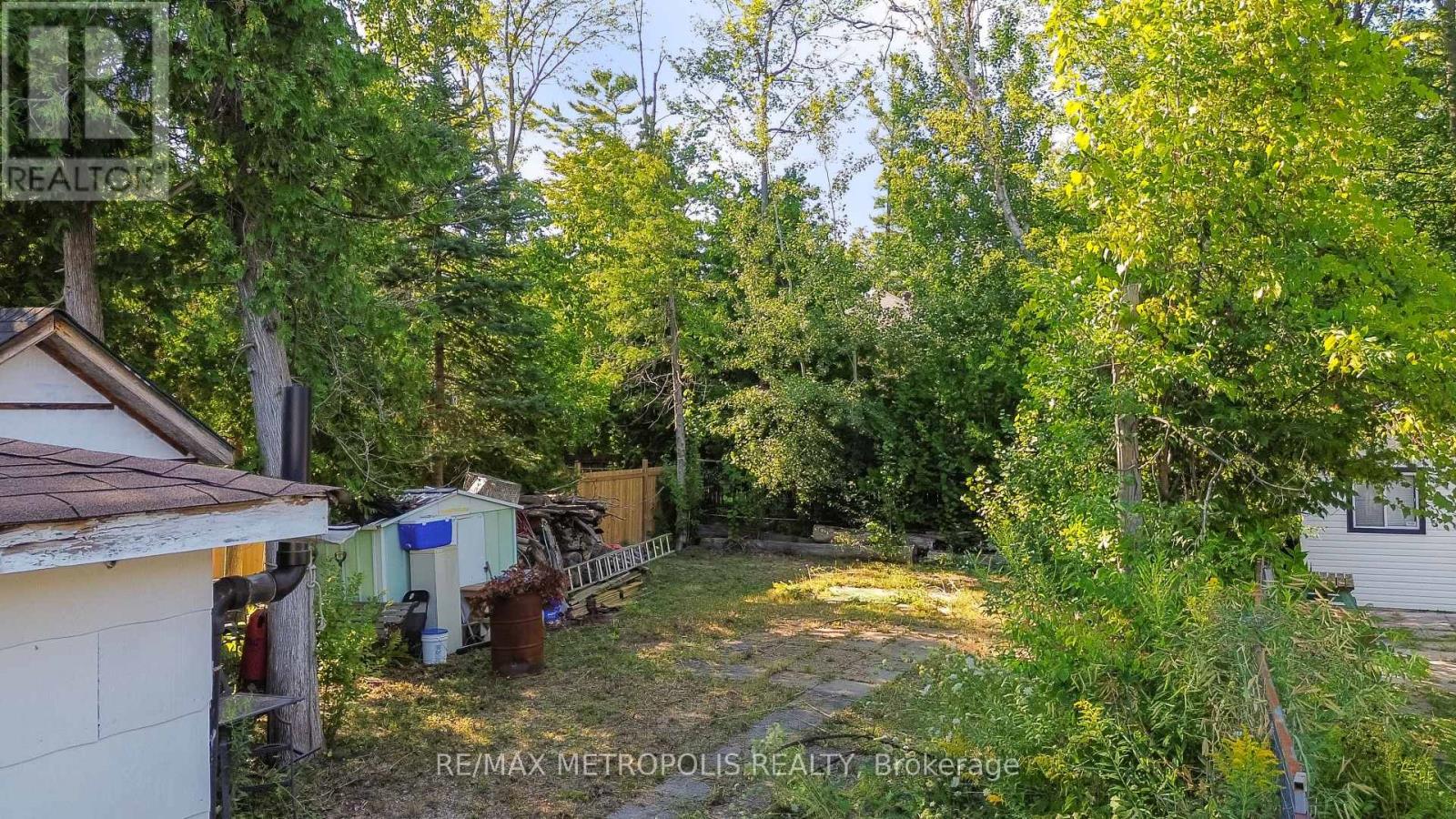 Photo 4 of 3126 Mosley Street, Wasaga Beach ON