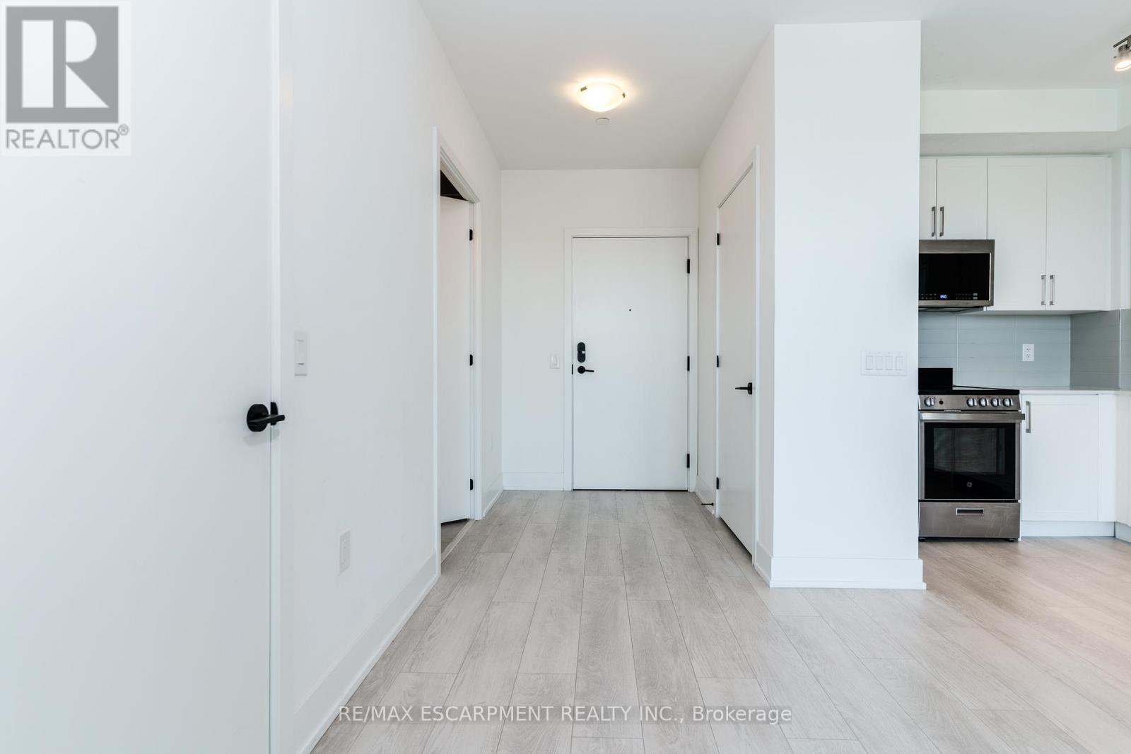 Photo 4 of 614 2450 Old Bronte Road, Oakville ON