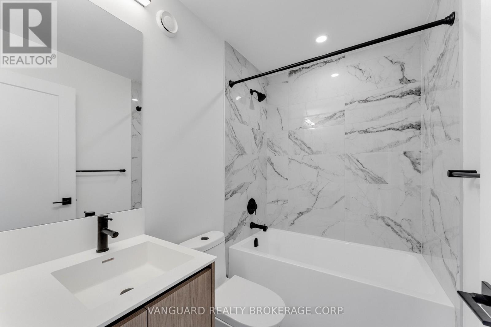 Photo 34 of 21 15 Lou Parsons Way, Mississauga ON
