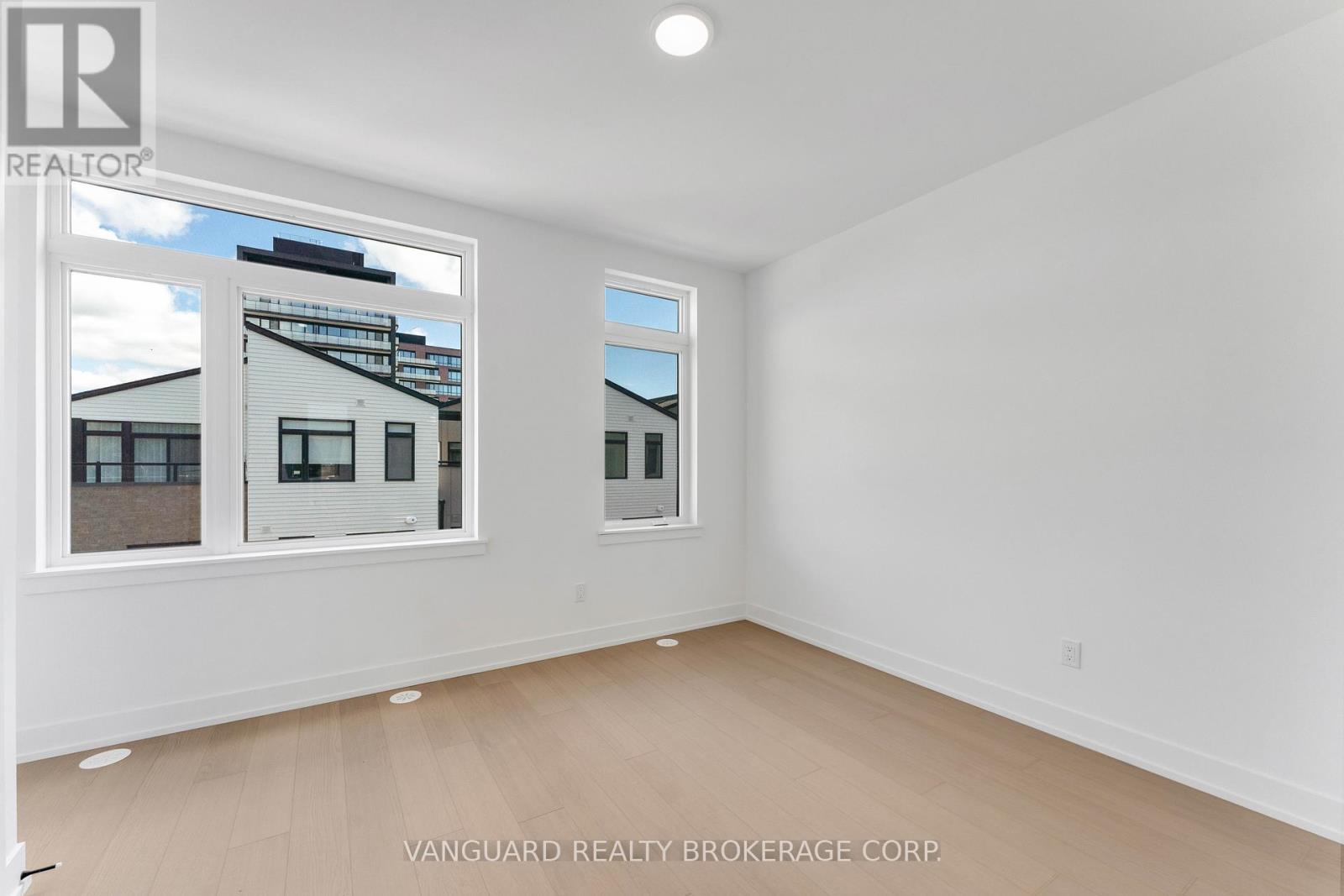 Photo 14 of 21 15 Lou Parsons Way, Mississauga ON