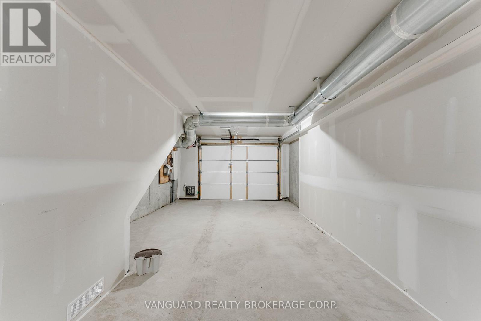 Photo 9 of 21 15 Lou Parsons Way, Mississauga ON