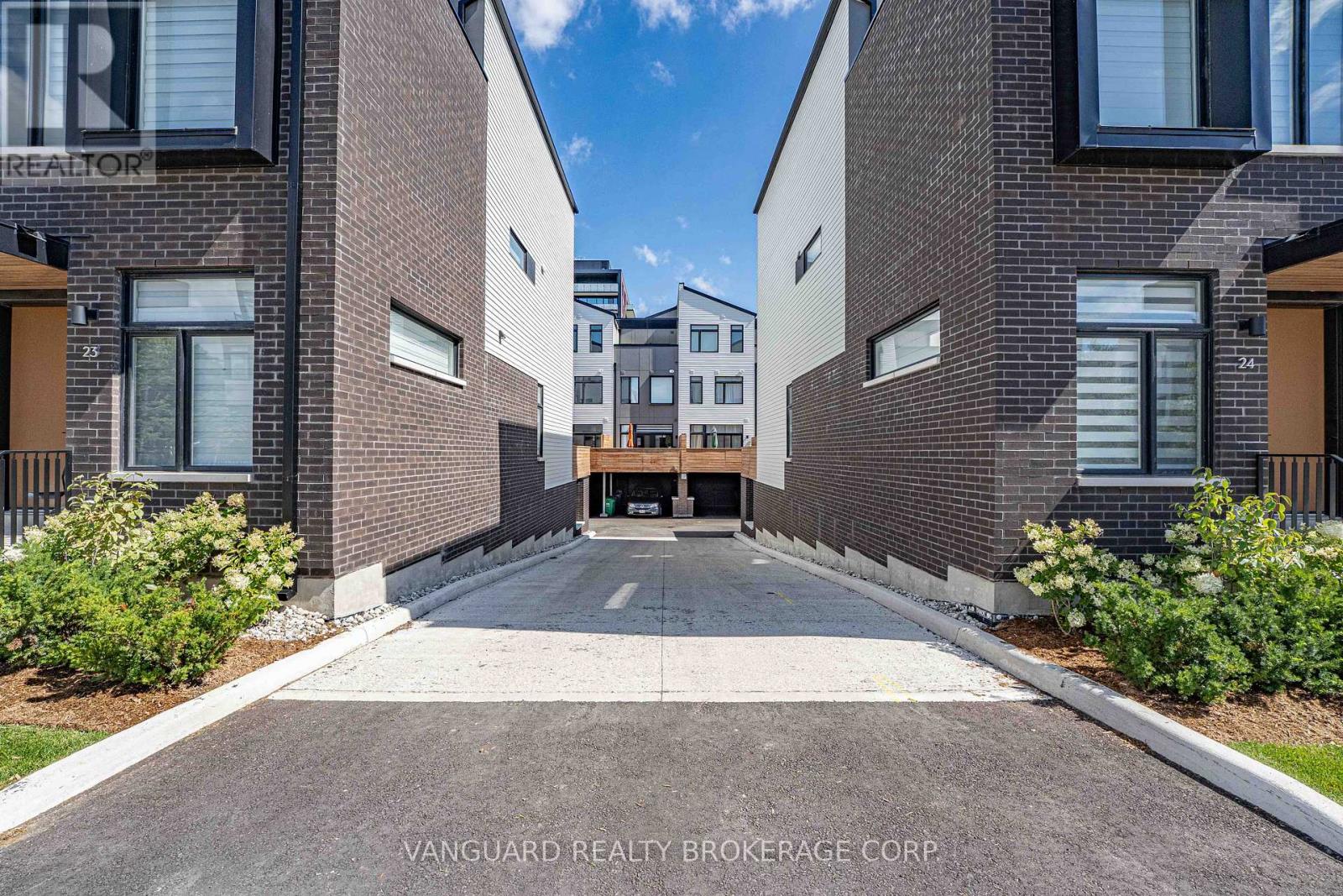 Photo 31 of 21 15 Lou Parsons Way, Mississauga ON