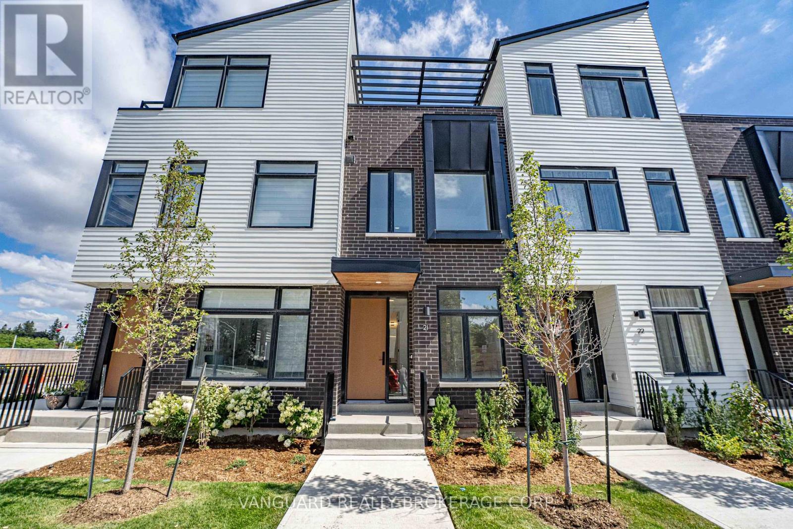 Photo 45 of 21 15 Lou Parsons Way, Mississauga ON
