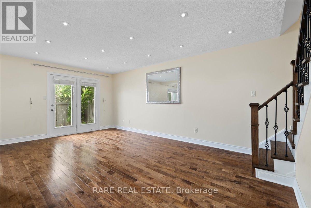 Photo 11 of 148 Town House Crescent, Brampton ON