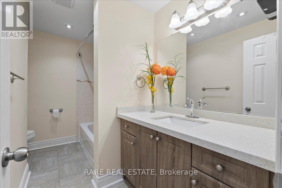 Photo 13 of 148 Town House Crescent, Brampton ON