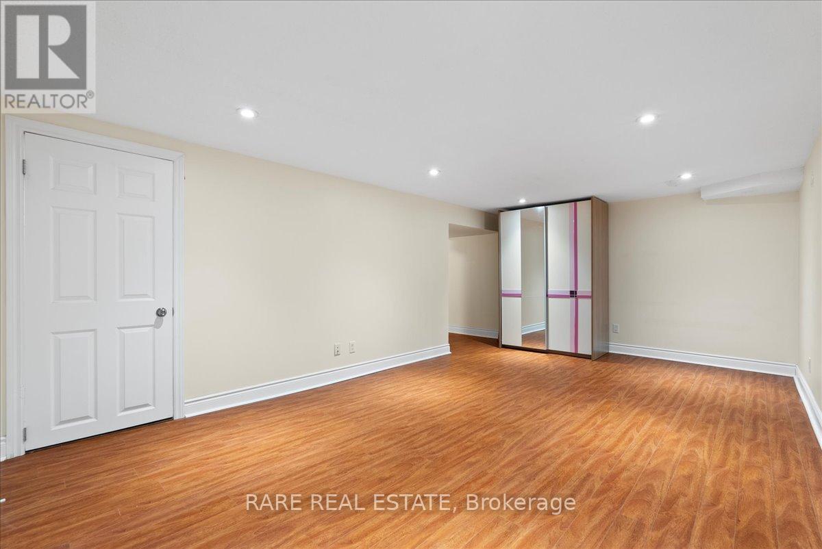 Photo 18 of 148 Town House Crescent, Brampton ON