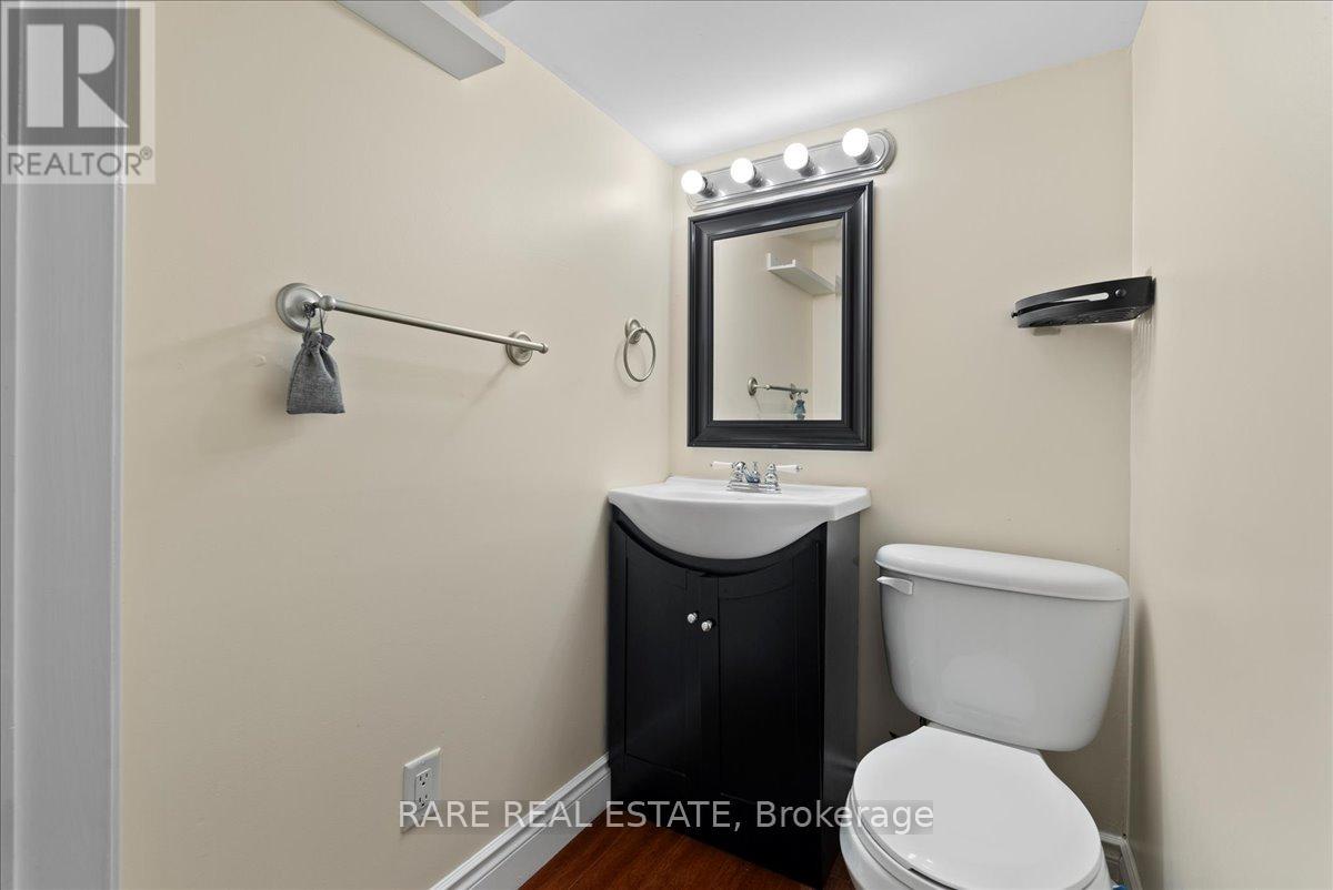 Photo 20 of 148 Town House Crescent, Brampton ON