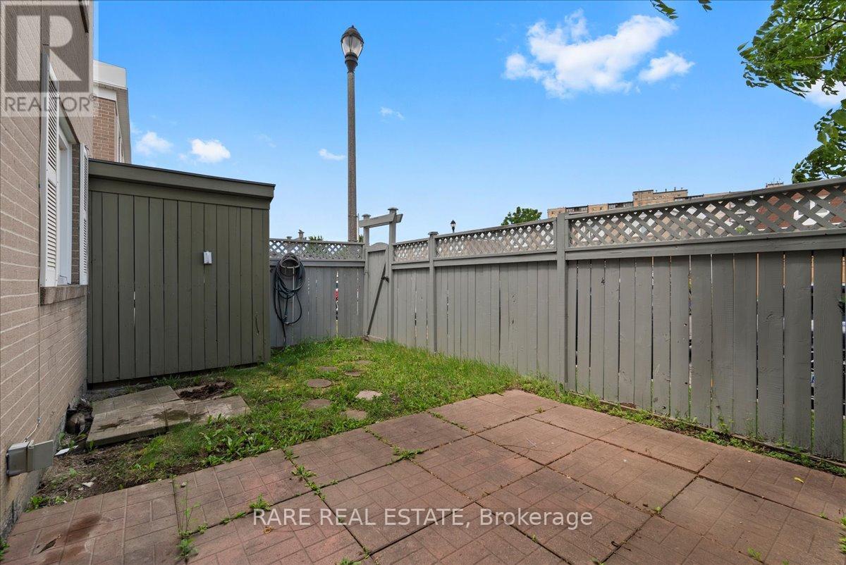 Photo 22 of 148 Town House Crescent, Brampton ON