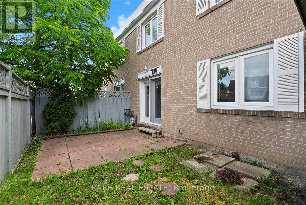 Photo 23 of 148 Town House Crescent, Brampton ON