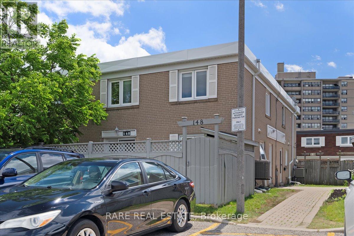 Photo 25 of 148 Town House Crescent, Brampton ON