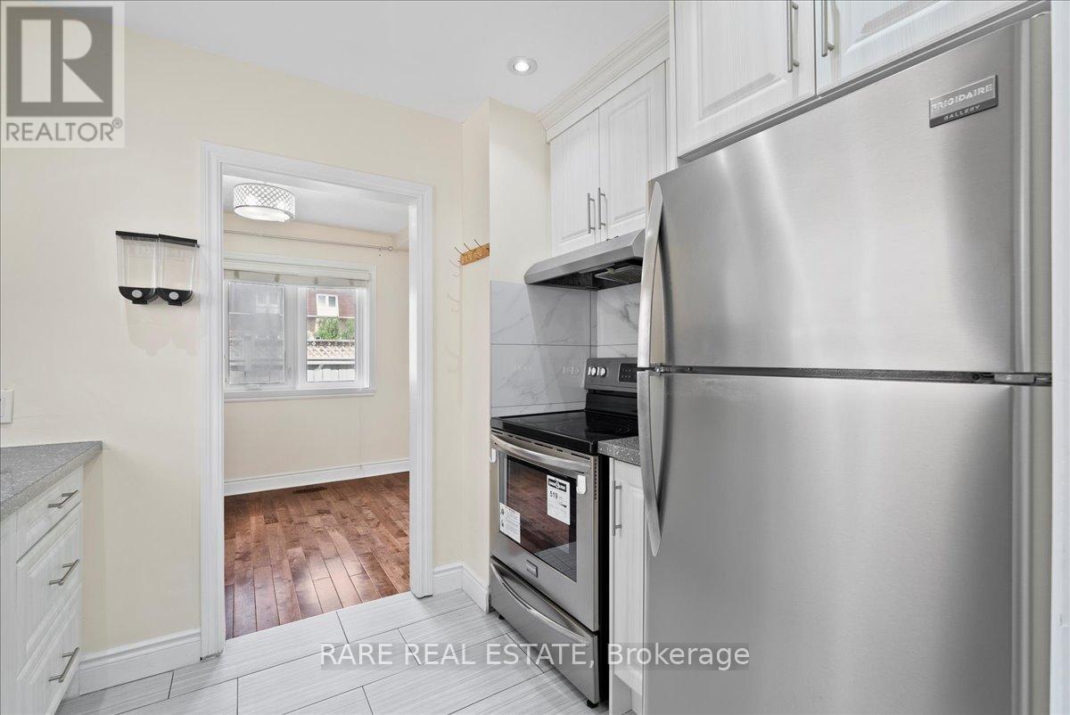 Photo 5 of 148 Town House Crescent, Brampton ON