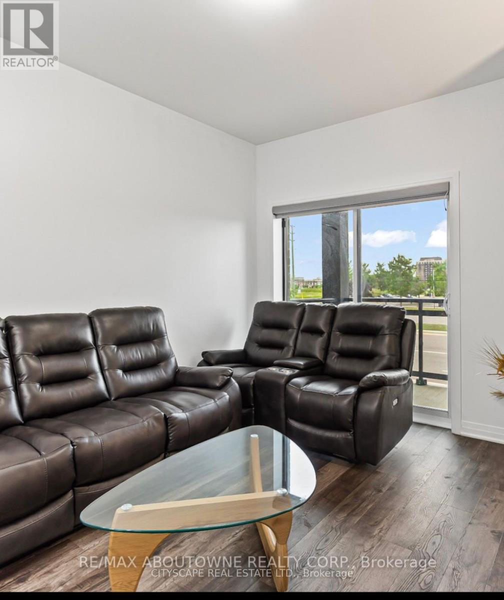 Photo 4 of 124 102 Grovewood Common Crescent, Oakville ON