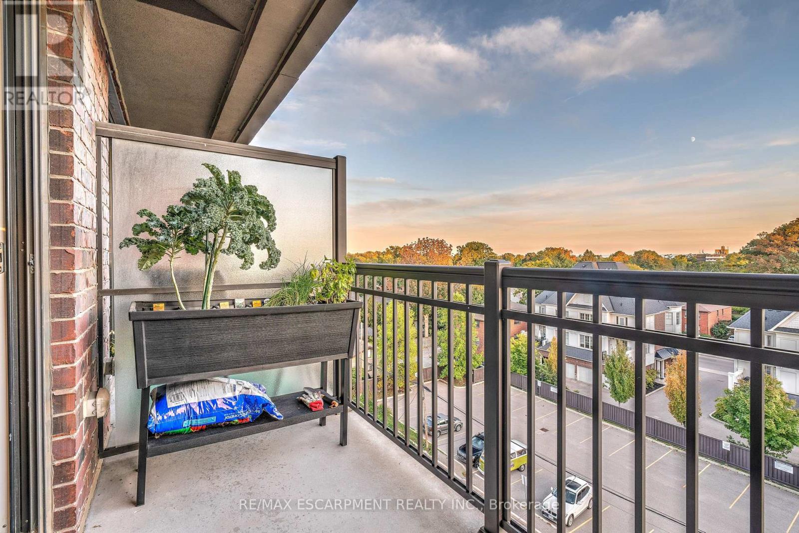 Photo 12 of 505 3563 Lake Shore Boulevard W, Toronto ON
