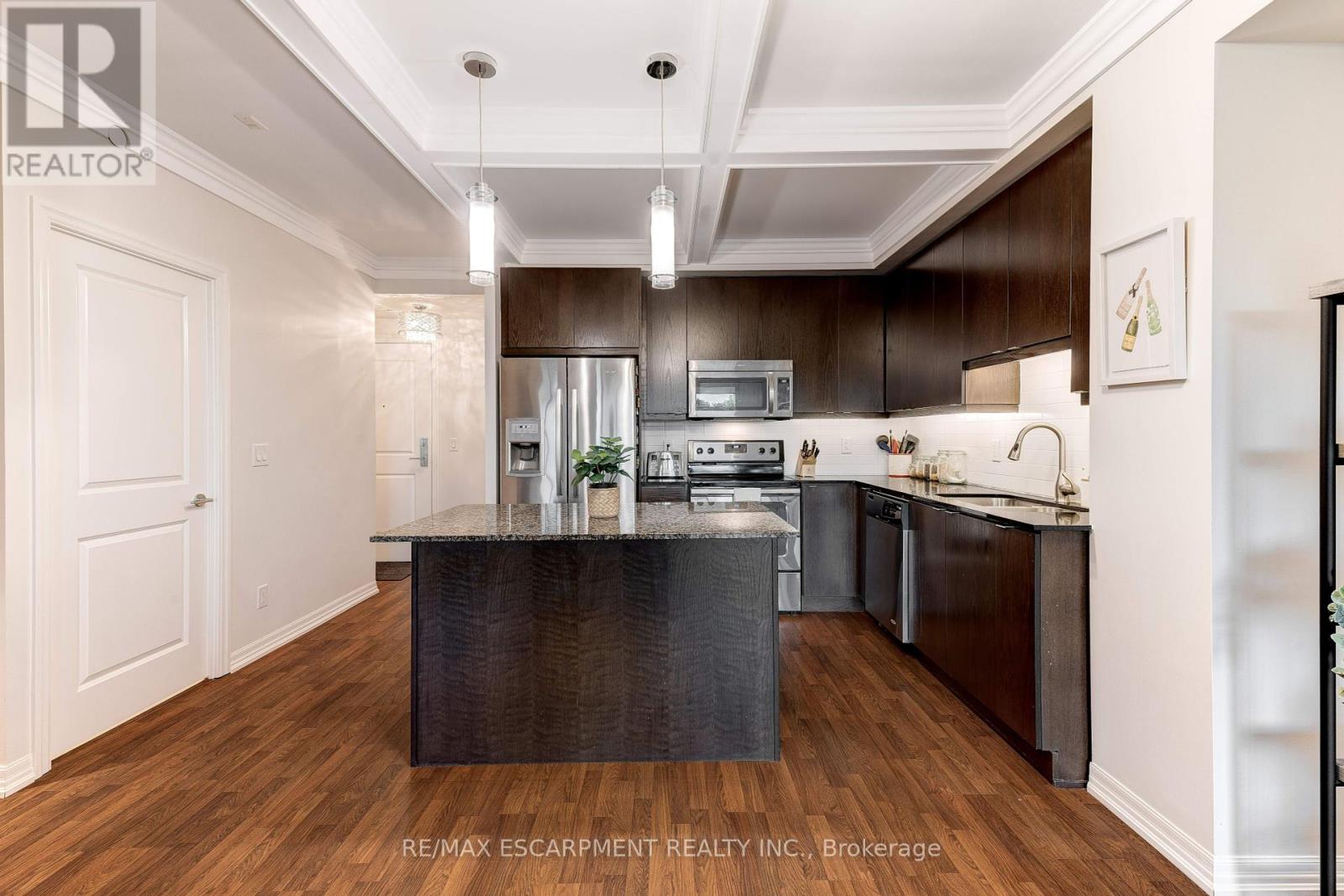 Photo 2 of 505 3563 Lake Shore Boulevard W, Toronto ON