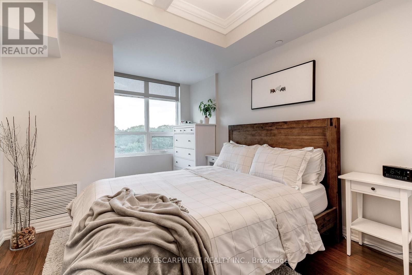 Photo 8 of 505 3563 Lake Shore Boulevard W, Toronto ON